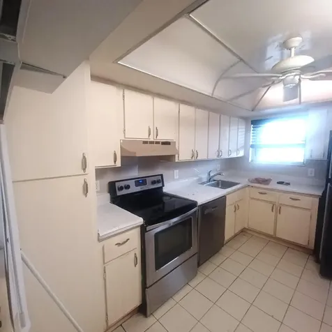 3186 Via Poinciana Greenacres FL 33467