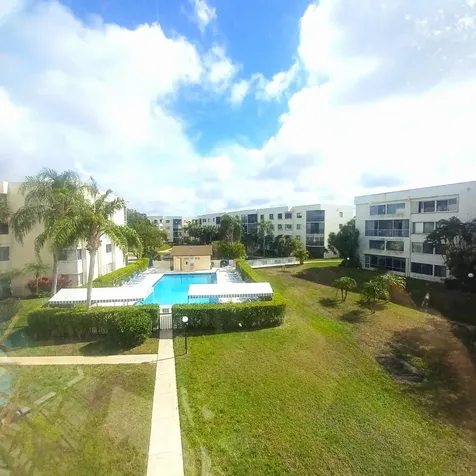 3186 Via Poinciana Greenacres FL 33467