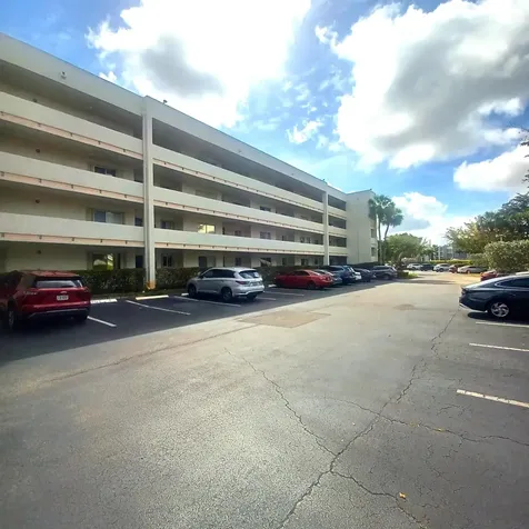 3186 Via Poinciana Greenacres FL 33467