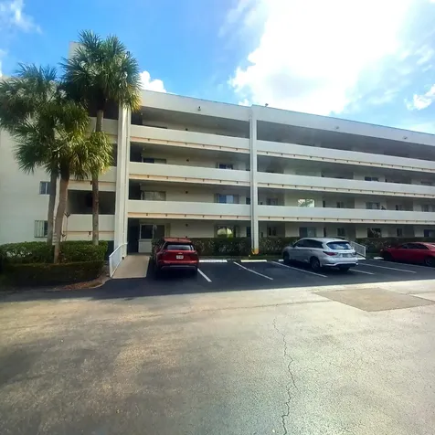 3186 Via Poinciana Greenacres FL 33467