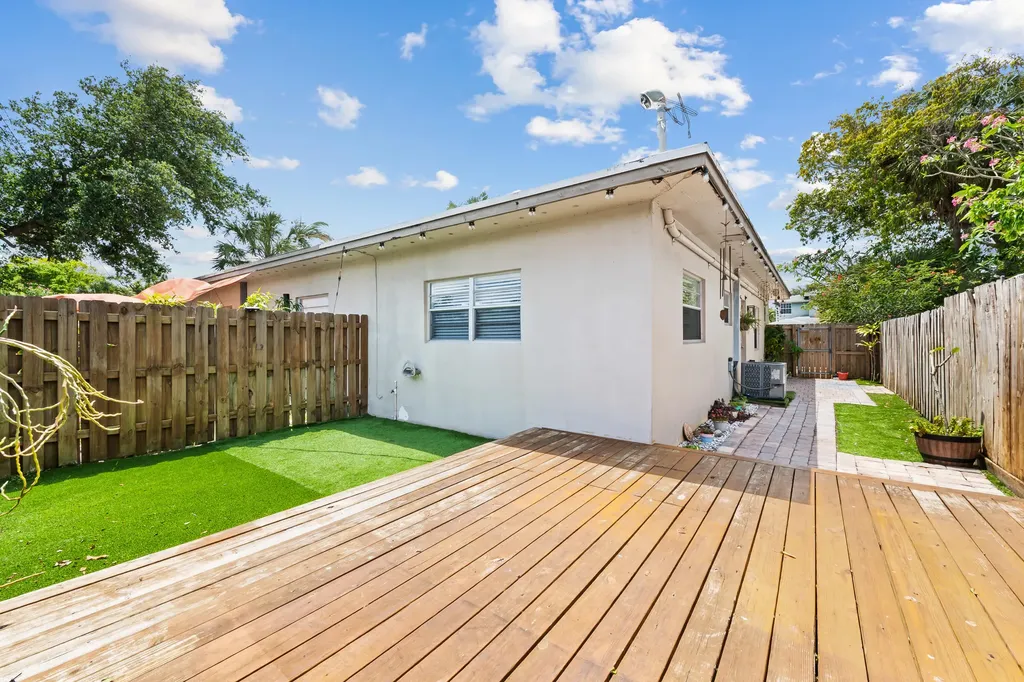 1130 NE 3rd Avenue Fort Lauderdale FL 33304