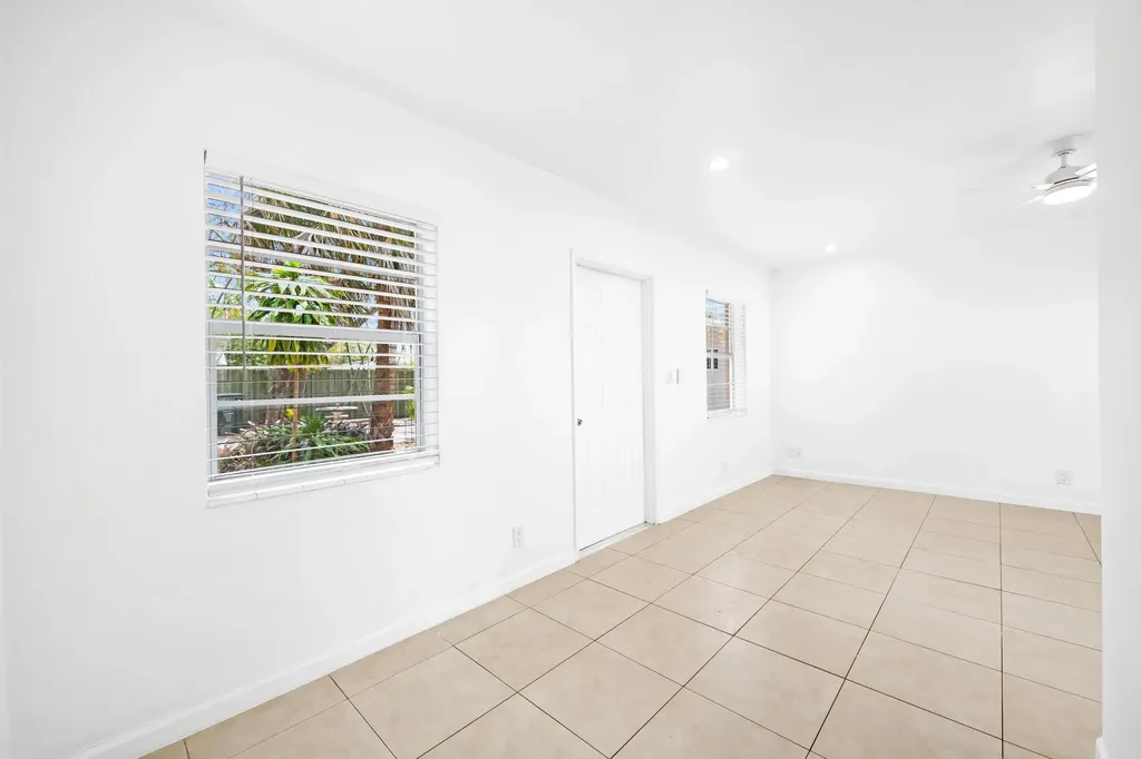 1130 NE 3rd Avenue Fort Lauderdale FL 33304