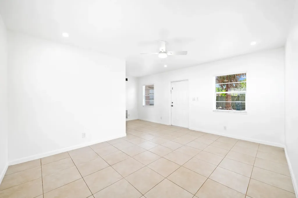 1130 NE 3rd Avenue Fort Lauderdale FL 33304