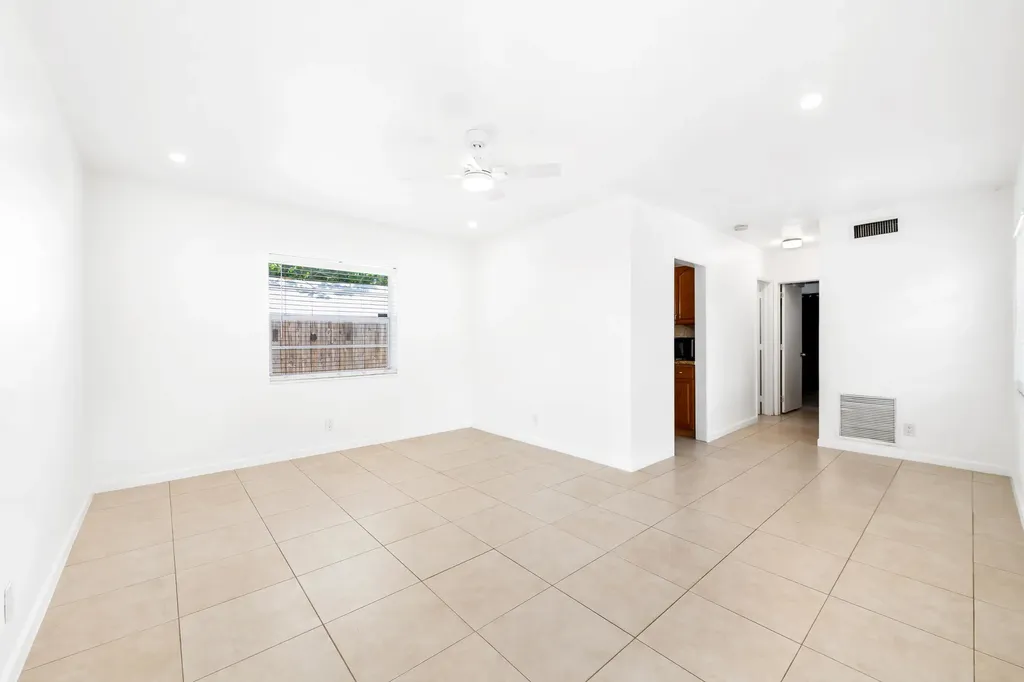 1130 NE 3rd Avenue Fort Lauderdale FL 33304