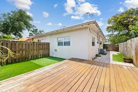 1130 NE 3rd Avenue Fort Lauderdale FL 33304