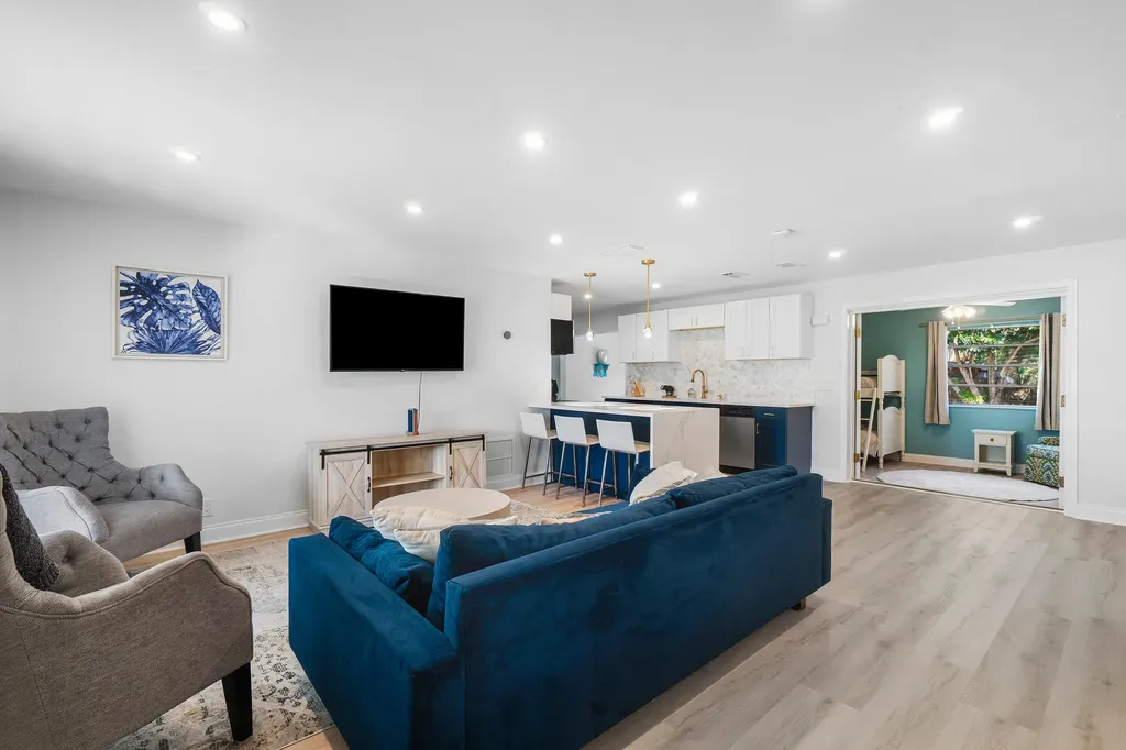 411 SW 1st Avenue Boynton Beach FL 33435