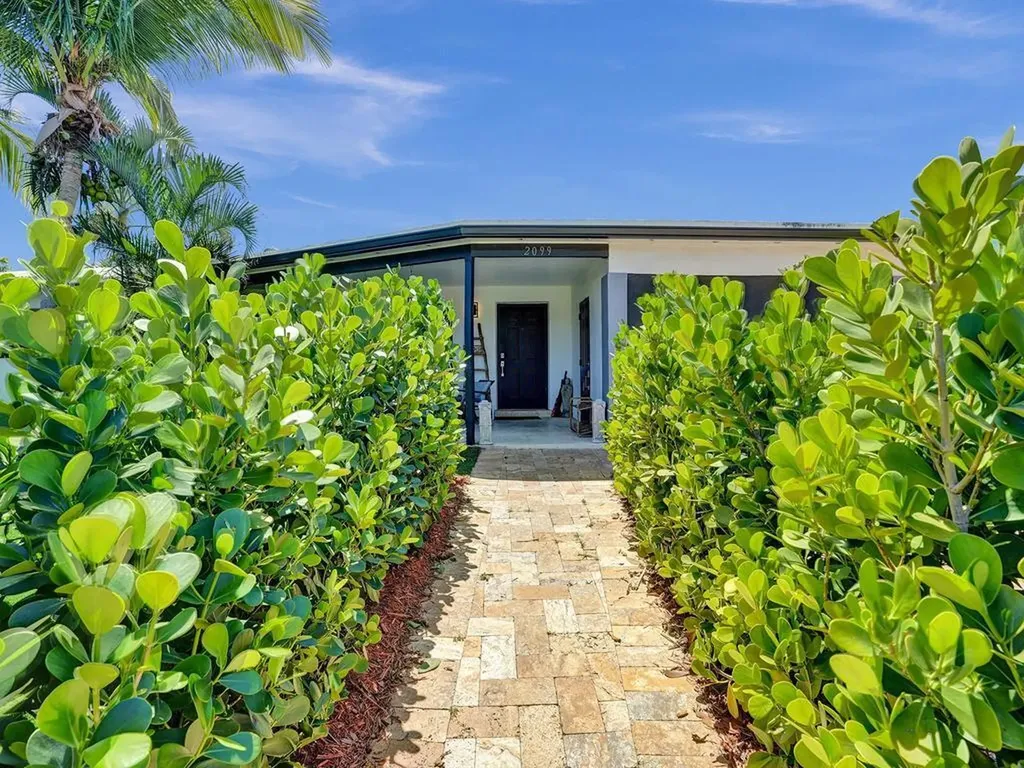 2099 NE 4th Court Boca Raton FL 33431