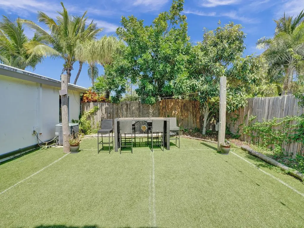 2099 NE 4th Court Boca Raton FL 33431