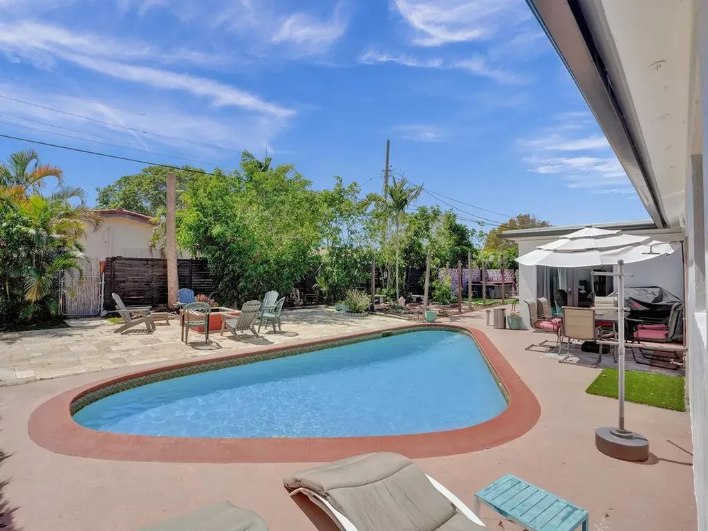 2099 NE 4th Court Boca Raton FL 33431