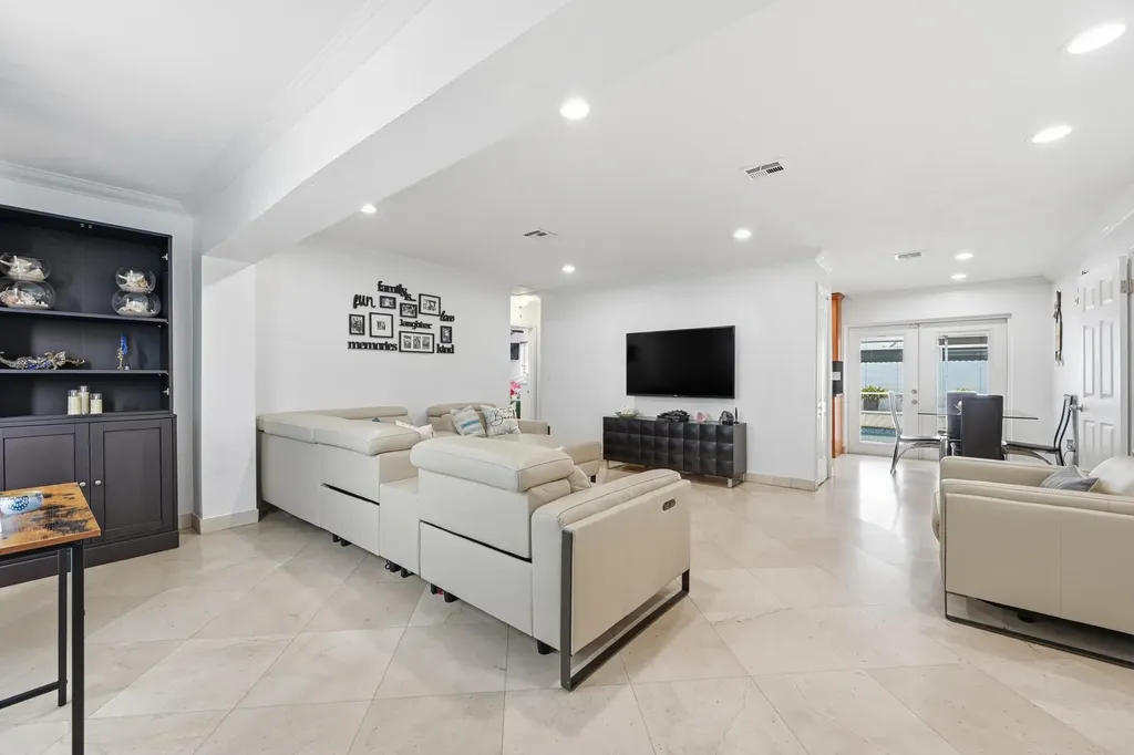 6271 Harding Street Hollywood FL 33024
