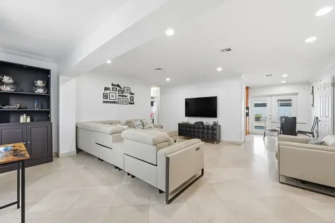 6271 Harding Street Hollywood FL 33024