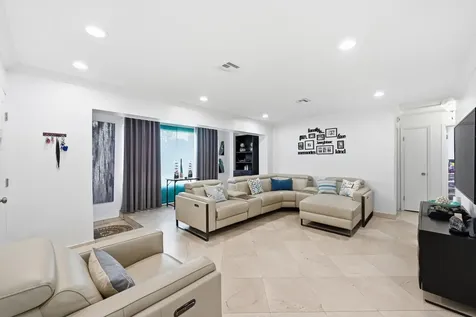 6271 Harding Street Hollywood FL 33024