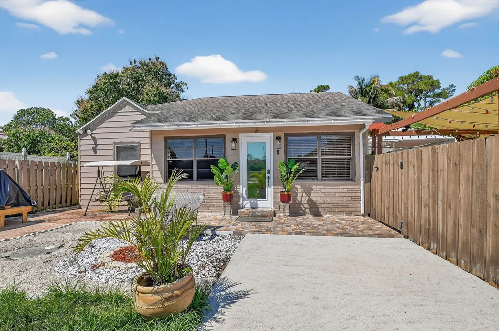 425 Broward Avenue Greenacres FL 33463