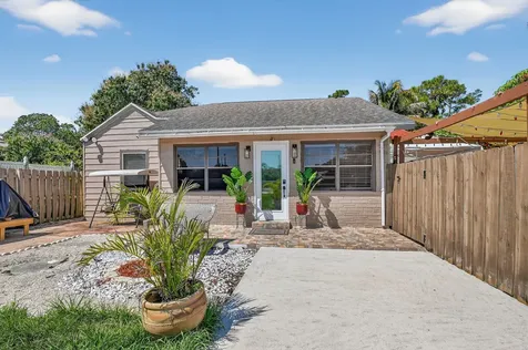 425 Broward Avenue Greenacres FL 33463