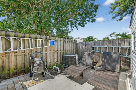 425 Broward Avenue Greenacres FL 33463