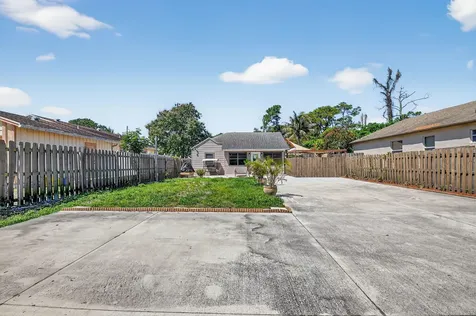 425 Broward Avenue Greenacres FL 33463