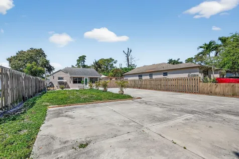 425 Broward Avenue Greenacres FL 33463