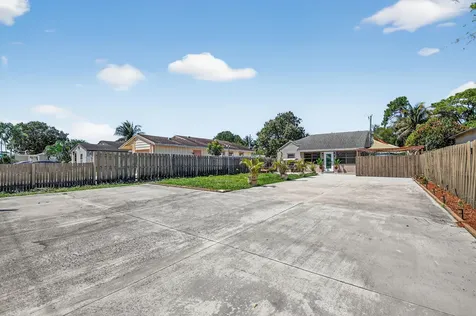 425 Broward Avenue Greenacres FL 33463