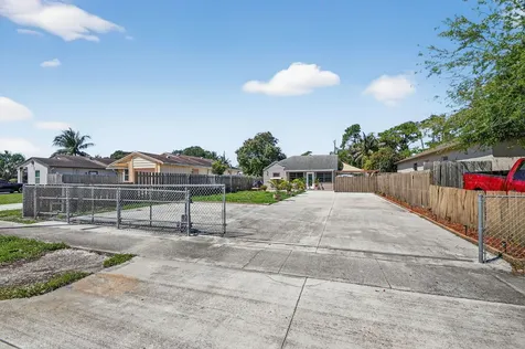 425 Broward Avenue Greenacres FL 33463