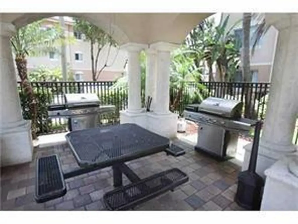 2131 SE 10th Avenue Fort Lauderdale FL 33316