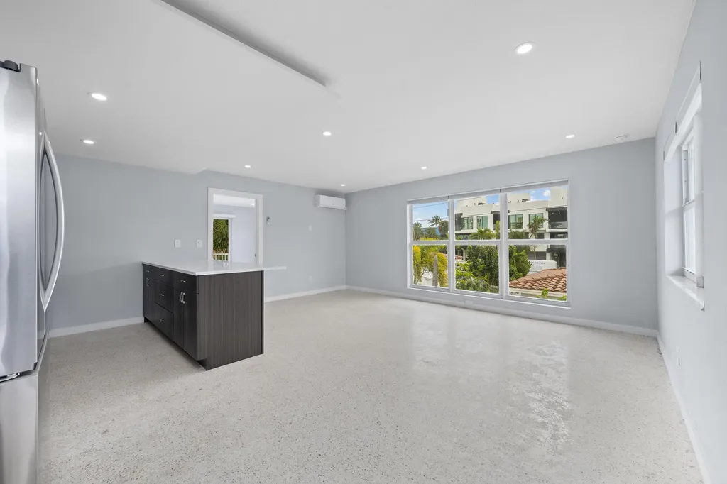 3220 NE 7th Place Pompano Beach FL 33062