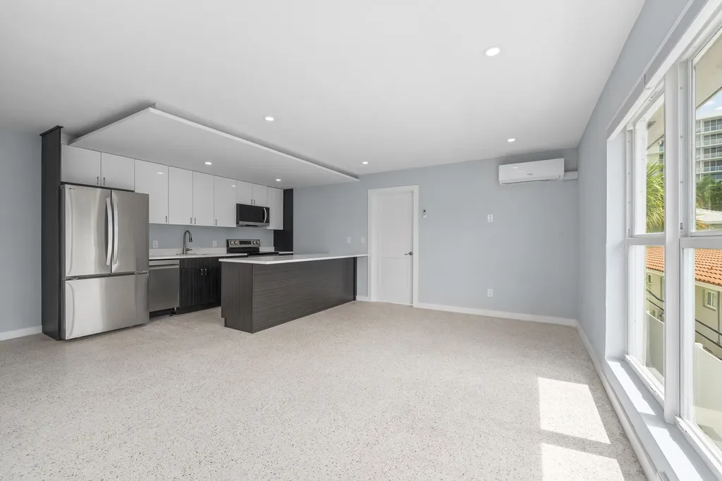 3220 NE 7th Place Pompano Beach FL 33062