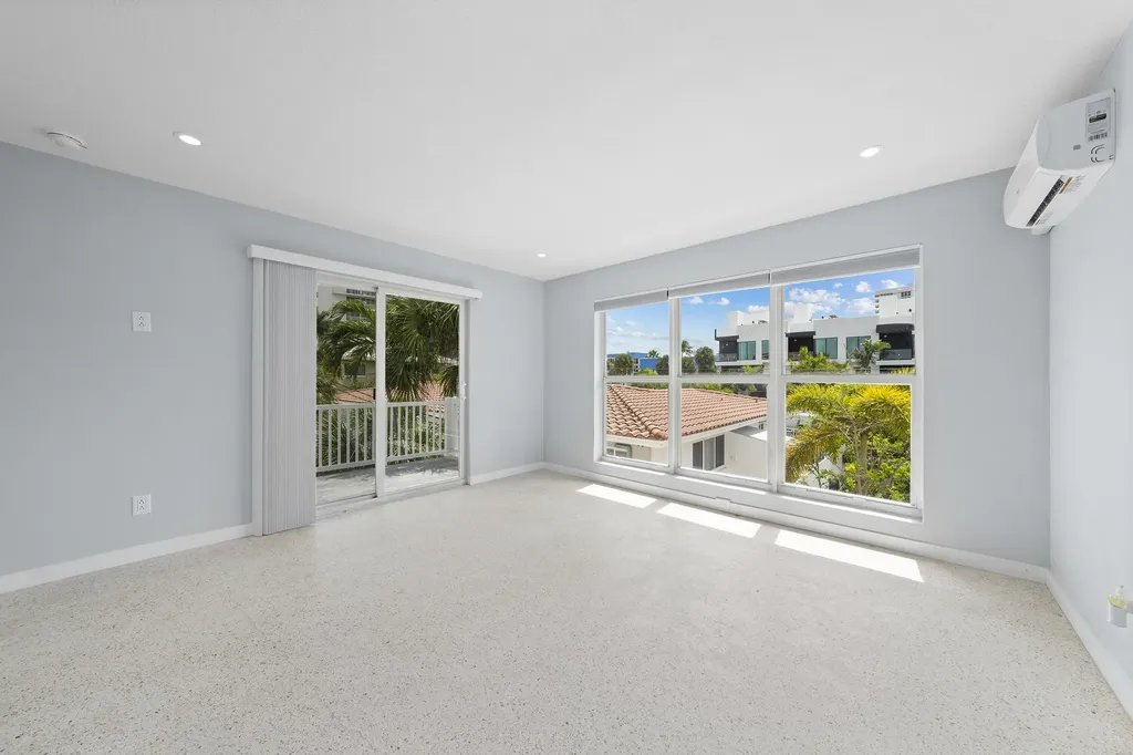 3220 NE 7th Place Pompano Beach FL 33062