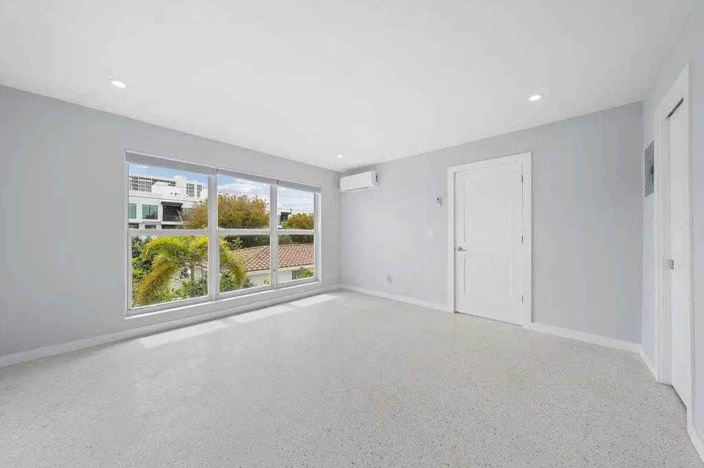 3220 NE 7th Place Pompano Beach FL 33062