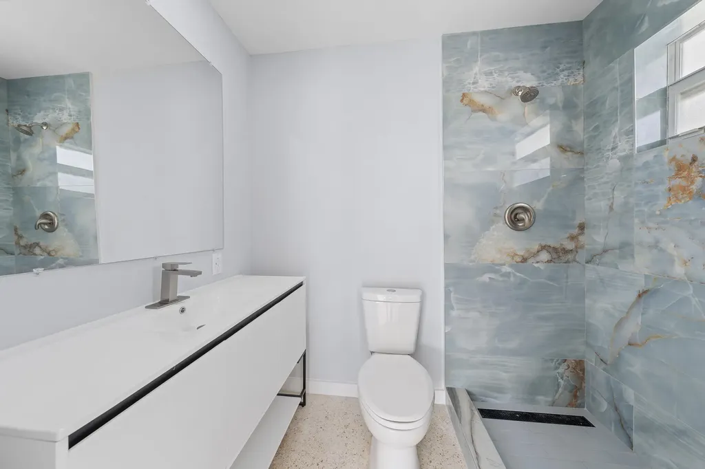 3220 NE 7th Place Pompano Beach FL 33062