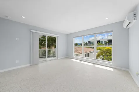 3220 NE 7th Place Pompano Beach FL 33062
