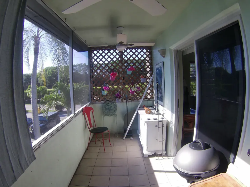 571 Capri L Delray Beach FL 33484