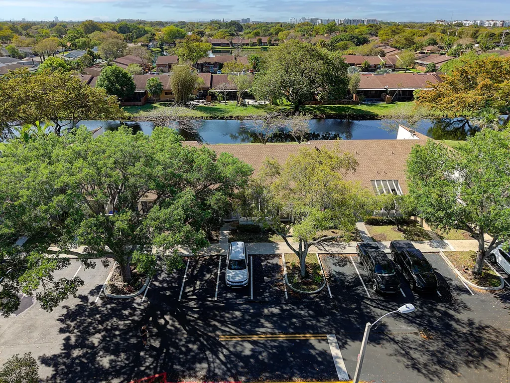 7906 NW 10th Street Plantation FL 33322