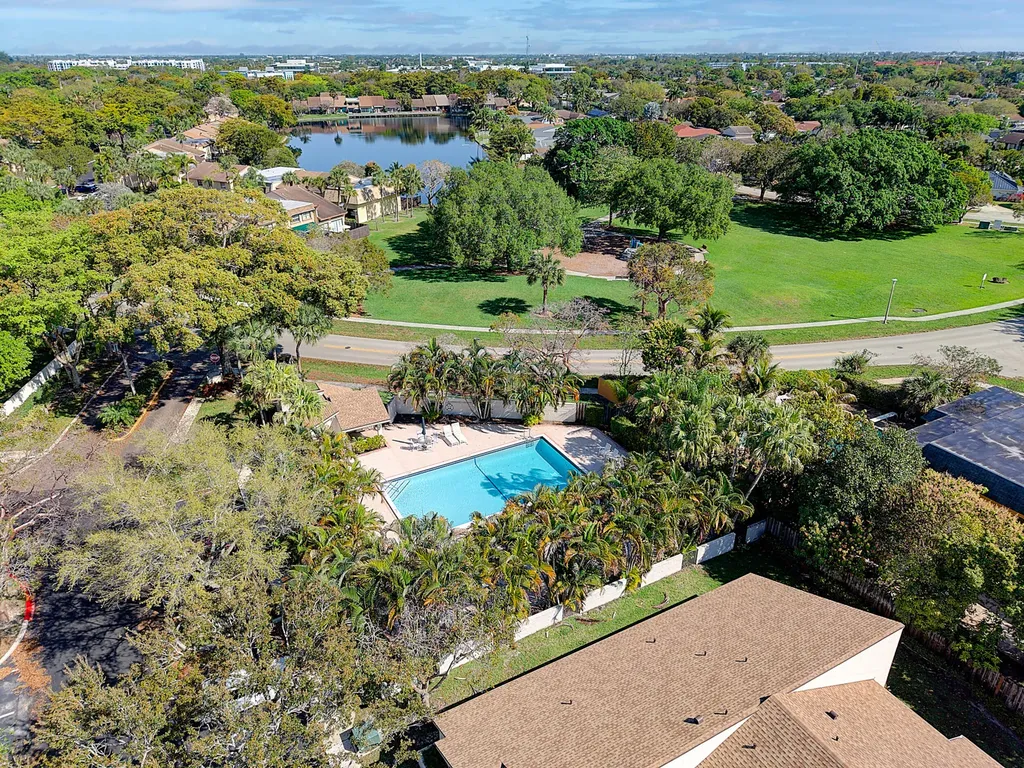 7906 NW 10th Street Plantation FL 33322