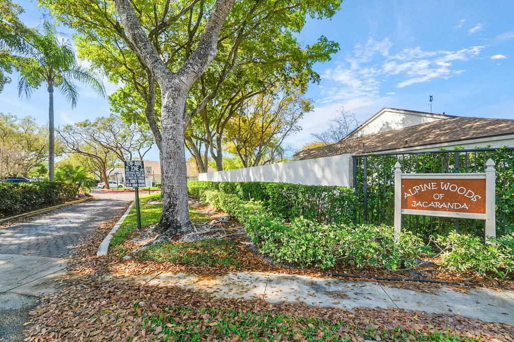 7906 NW 10th Street Plantation FL 33322