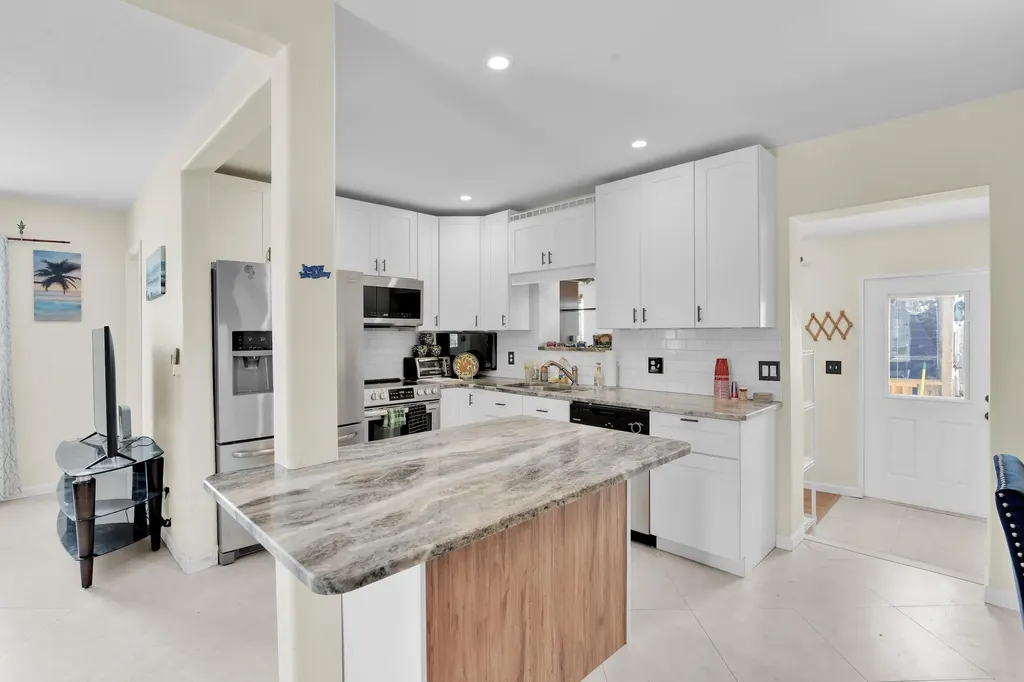 5221 NE 16th Avenue Pompano Beach FL 33064