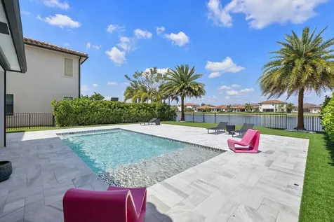 12095 S Baypoint Circle Parkland FL 33076