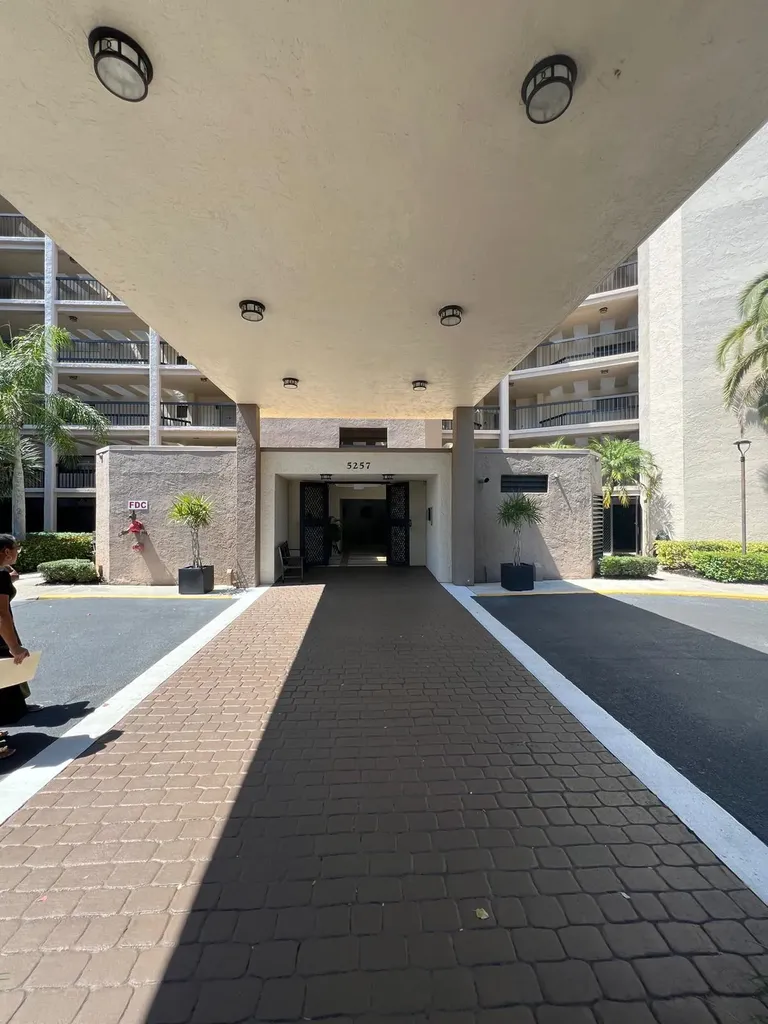 5257 S Fountains Drive S Lake Worth FL 33467