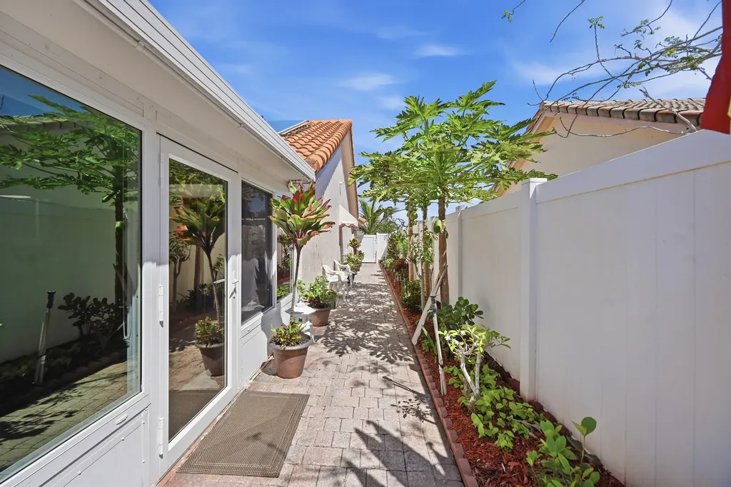 5884 Laurel Green Circle Boynton Beach FL 33437