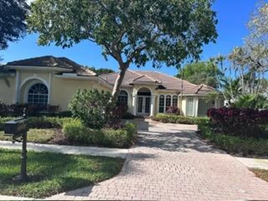 8992 Lakes Boulevard West Palm Beach FL 33412