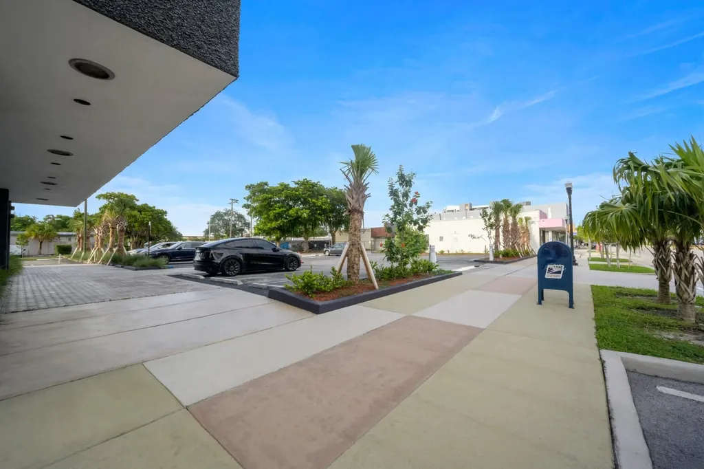 2131 Hollywood Boulevard Hollywood FL 33020