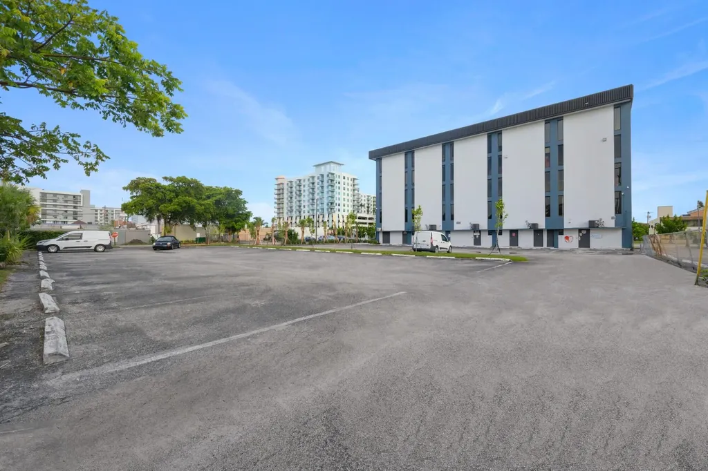2131 Hollywood Boulevard Hollywood FL 33020