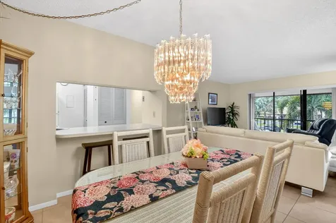 627 Sea Pine Way Greenacres FL 33415