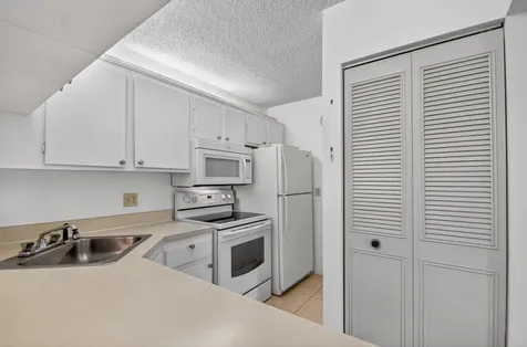 627 Sea Pine Way Greenacres FL 33415
