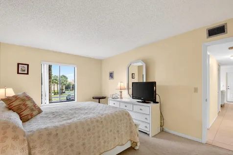 627 Sea Pine Way Greenacres FL 33415