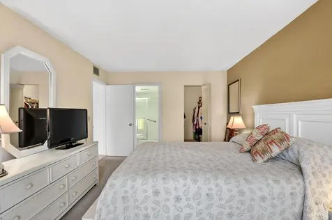627 Sea Pine Way Greenacres FL 33415