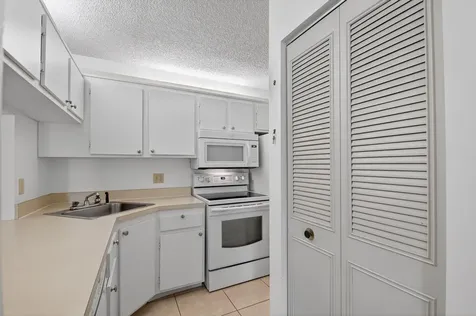 627 Sea Pine Way Greenacres FL 33415