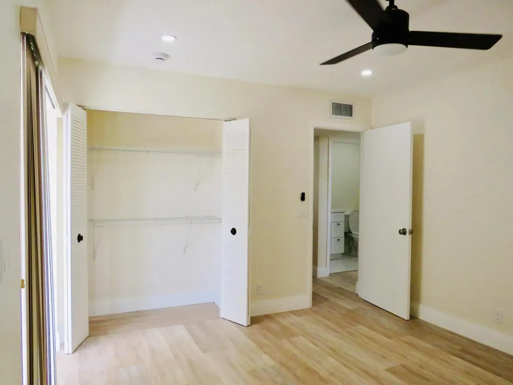557 Burgundy L Delray Beach FL 33484