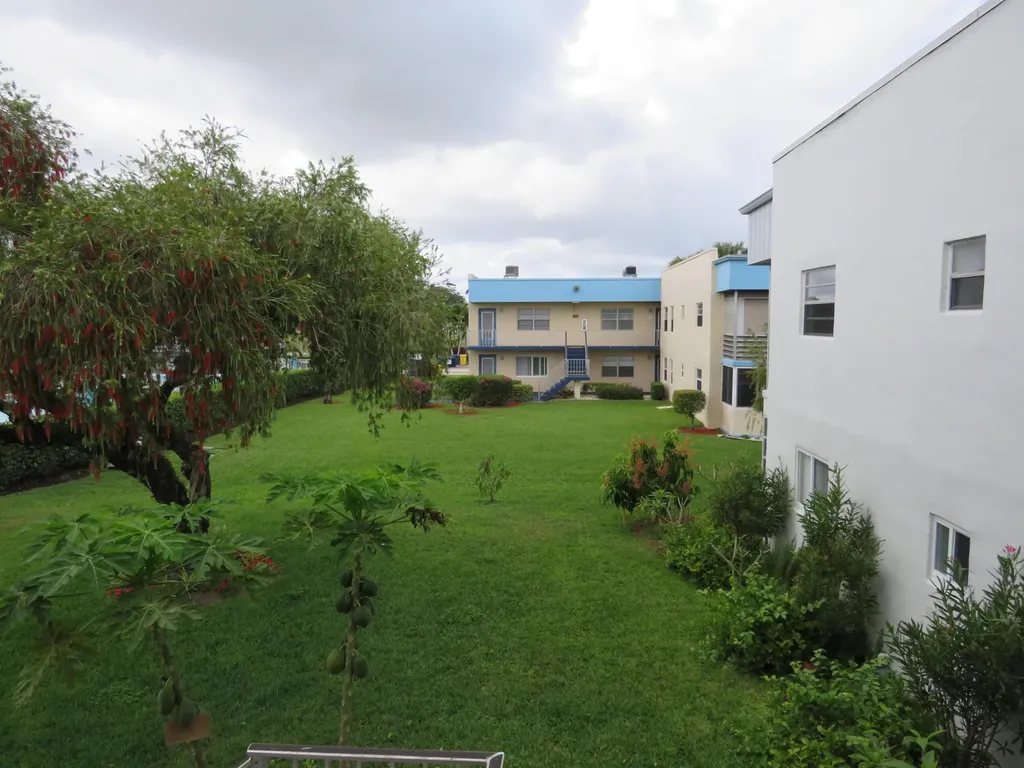 557 Burgundy L Delray Beach FL 33484