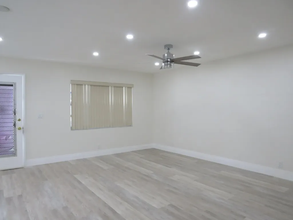 557 Burgundy L Delray Beach FL 33484