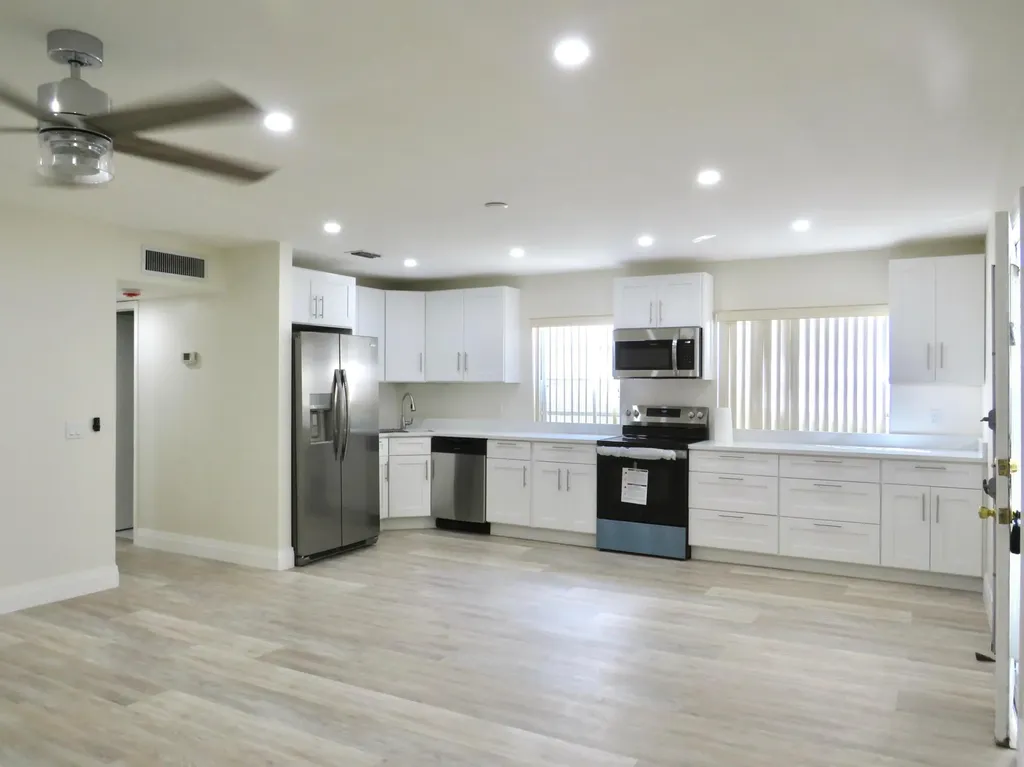 557 Burgundy L Delray Beach FL 33484